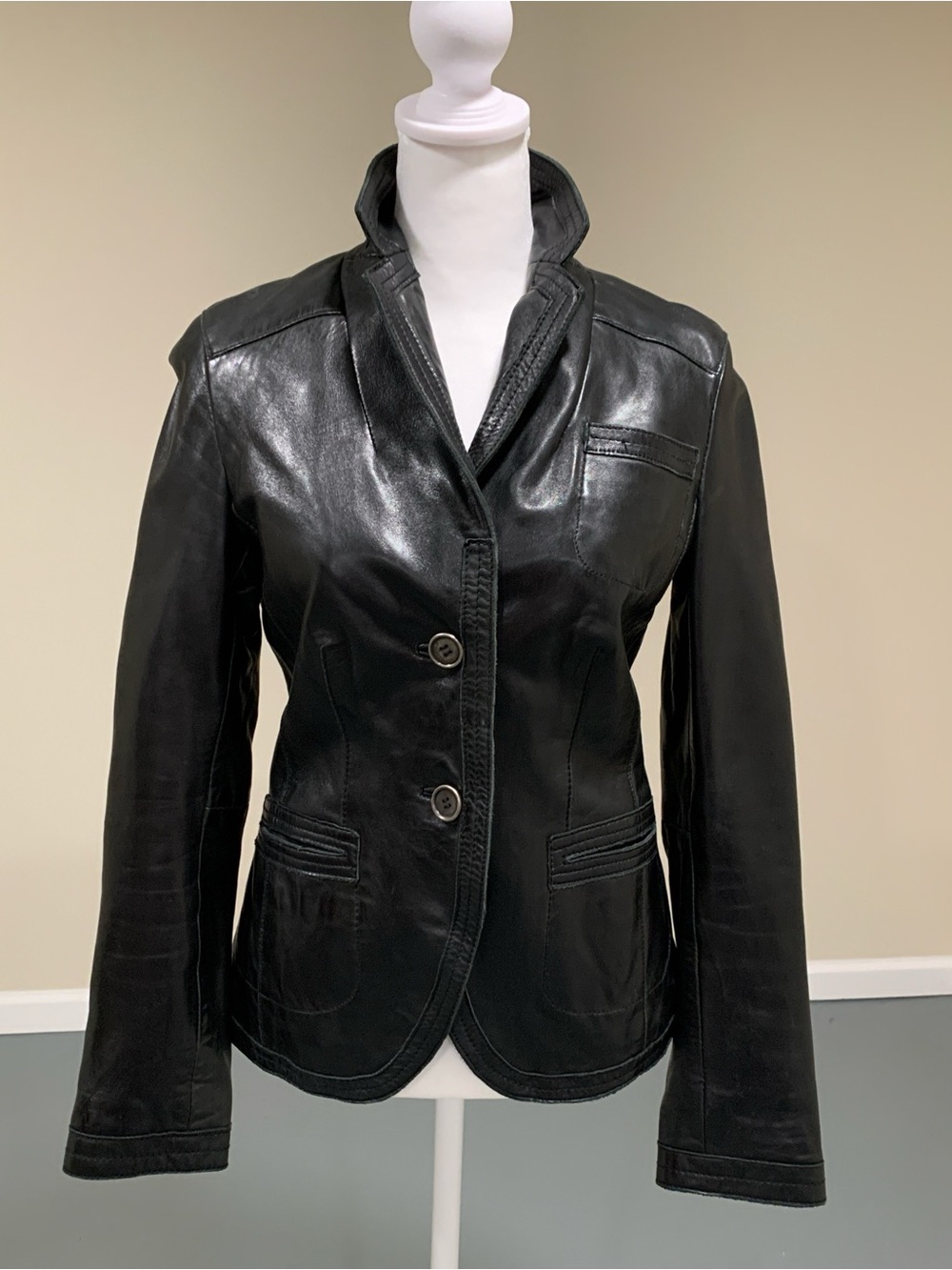 Women’s Black Leather Blazer Jacket - Sleek Tailored Fit